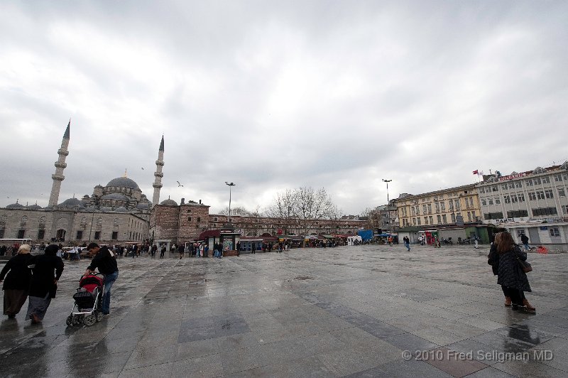 20100401_040645 D3-Edit.jpg - New Mosque (left) and Spice market (straight ahead)